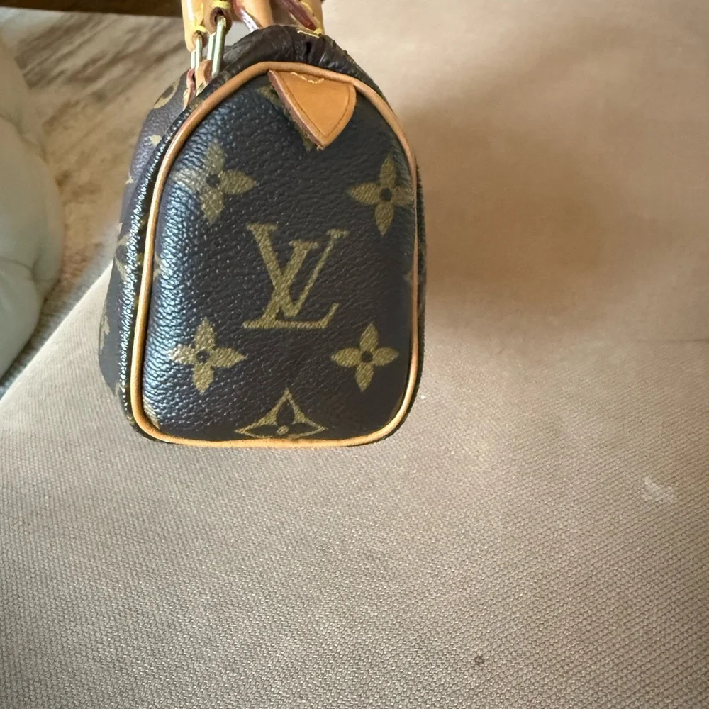 Louis Vuitton Mini Monogram Speedy Bag - Picture 7 of 9